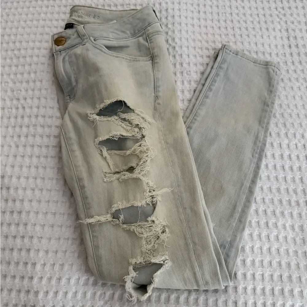 American Eagle Outfitters Light light washed Distressed Skinny Jeans